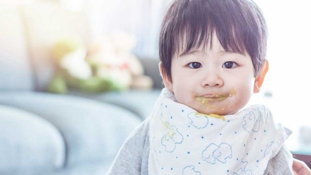 Tips Hadapi Anak Sering Melepehkan Makanan