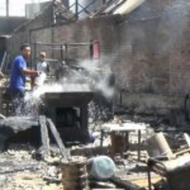Pabrik Sandal di Sidoarjo Ludes Terbakar