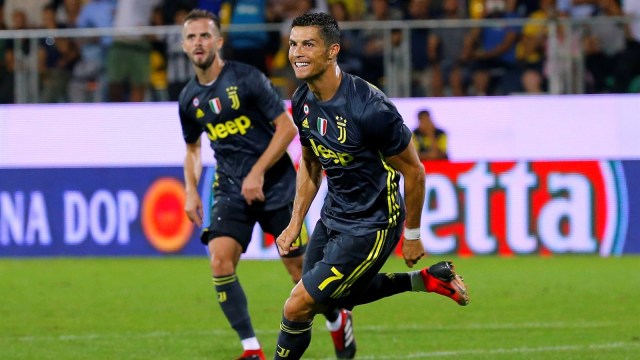 Ronaldo merayakan gol ke gawang Frosinone. (Foto: Reuters/Ciro De Luca)