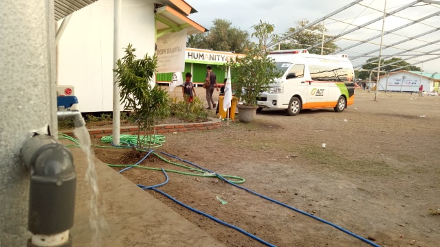 Bantuan crowdfunding kumparan bersama ACT untuk korban gempa Lombok. (Foto: Ardhana Pragota/kumparan)