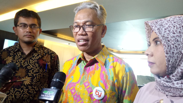 Buni Yani (tengah) di Gedung DPR (Foto: Fahrian Saleh/kumparan)