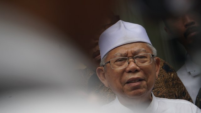 Calon Wakil Presiden Ma'ruf Amin memberikan keterangan pers usai melakukan pertemuan dengan para habaib di kediamannya, Menteng, Senin (24/9/2018). (Foto: Fanny Kusumawardhani/kumparan)