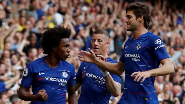 Willian Borges (kiri) merayakan golnya bersama Marcos Alonso (kanan) dan Ross Barkley (tengah). (Foto: Action Images via Reuters/Matthew)