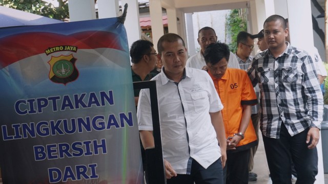 Komika Dhimas Mudiarto Ramelan alias Mudy Taylor saat rilis kasus Narkoba di Polda Metro Jaya, Jakarta, Senin (24/9). (Foto: Fanny Kusumawardhani/kumparan)