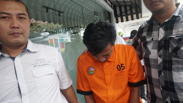 Komika Dhimas Mudiarto Ramelan alias Mudy Taylor saat rilis kasus Narkoba di Polda Metro Jaya, Jakarta, Senin (24/9). (Foto: Fanny Kusumawardhani/kumparan)