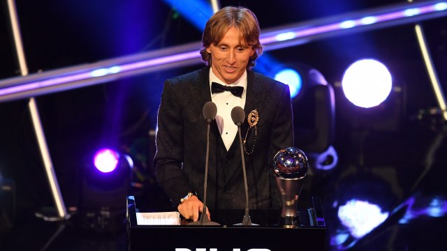 Luka Modric menjadi pemain terbaik dunia tahun 2018 versi FIFA. (Foto: Ben STANSALL / AFP)
