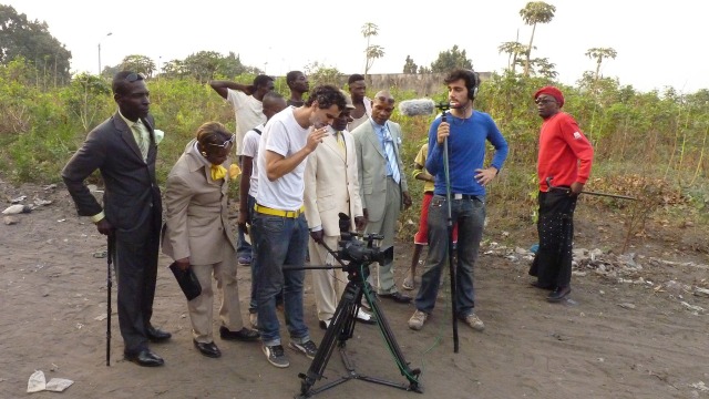 Proses syuting The Congo Dandies (La Sape) (Foto: Wikimedia Commons)