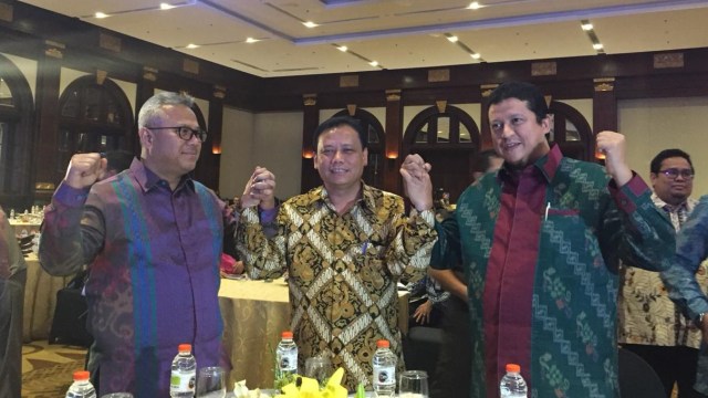 Ketua KPU Arief Budiman, Ketua Bawaslu Abhan dan amggota DKPP Muhammad (Foto: Yuana Fatwalloh/kumparan)