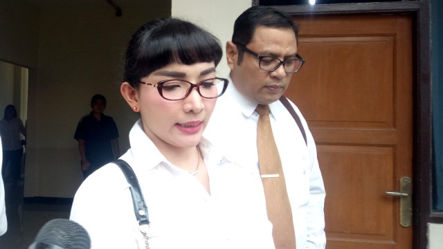 Roro Fitria di Pengadilan Negeri Jakarta Selatan. (Foto: Aria Pradana/kumparan)