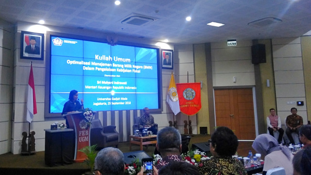 Sri Mulyani mengisi kuliah umum di FEB UGM. (Foto: Arfiansyah Panji Purnandaru/kumparan)