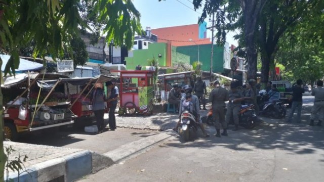 PKL Nekat Berjualan di Cokroaminoto Kota Probolinggo