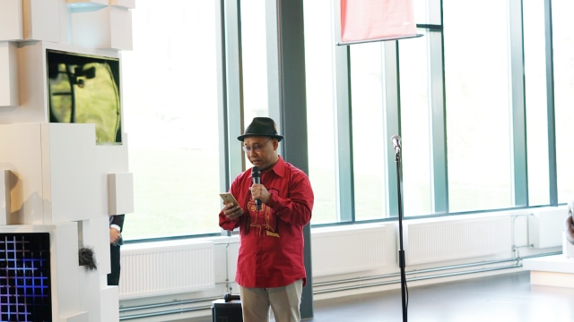 KBRI Oslo Menggelar Pameran Foto Bertema Papua Karya Fotografer Poriaman Sitanggang. (Foto: Dok. KBRI Oslo)