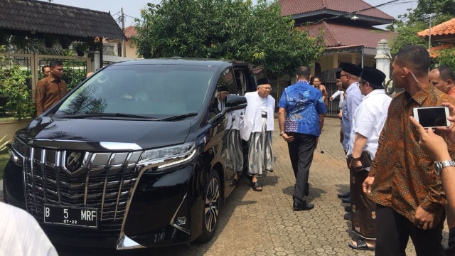 Ma’ruf Amin tiba di kediaman Gus Dur di Ciganjur, Jakarta Selatan, Rabu (26/9/2018). (Foto: Raga Imam/kumparan)