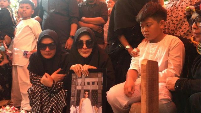 Pemakaman kakak Syahrini, Ridwan Zaelani (Foto: DN. Mustika Sari/kumparan)