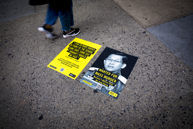 Foto-foto "Wanted" Min Aung Hlaing, Panglima Militer Myanmar  (Foto: Istimewa)