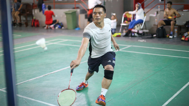 Atlet bulu tangkis difabel Ukun Rukaendi (Foto: Aditia Noviansyah/kumparan)