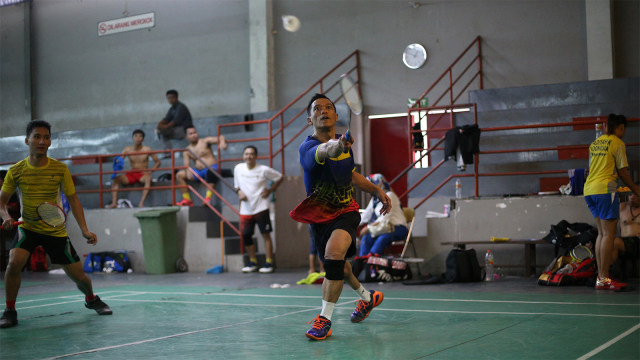 Atlet bulu tangkis difabel Ukun Rukaendi (Foto: Aditia Noviansyah/kumparan)