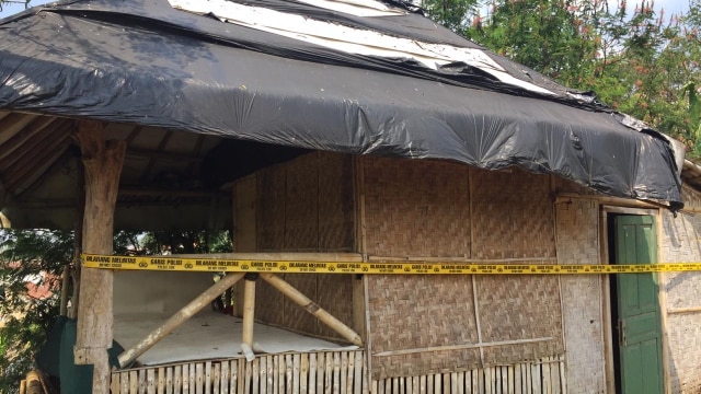 Gubuk tempat pelaku pedofil terhadap12 anak saat melancarkan aksinya di Kecamatan Caringin, Kabupaten Sukabumi. (Foto: Muhammad Lutfan Darmawan/kumparan)