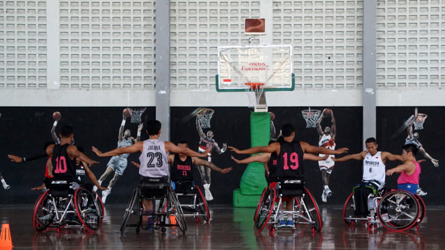 Atlet basket Asian Para Games saat melakukan latihan. (Foto: Aditia Noviansyah/kumparan)