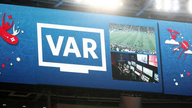 VAR di Piala Dunia 2018. (Foto: Reuters/Sergio Perez)
