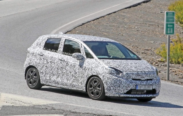 Honda Jazz terbaru sedang tes jalan (Foto: dok. Carscoops)