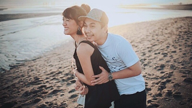 Anissa Aziza dan Raditya Dika. (Foto: Instagram @anissaaziza)