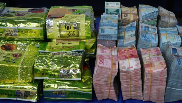 Penampakan barang bukti ketika Badan Narkotika Nasional (BNN) menggelar konfrensi pers terkait kasus tindak pidana penyalahgunaan narkotika di Kantor BNN, Cawang, Jakarta Timur, Jumat (28/9/2018). (Foto: Jamal Ramadhan/kumparan)