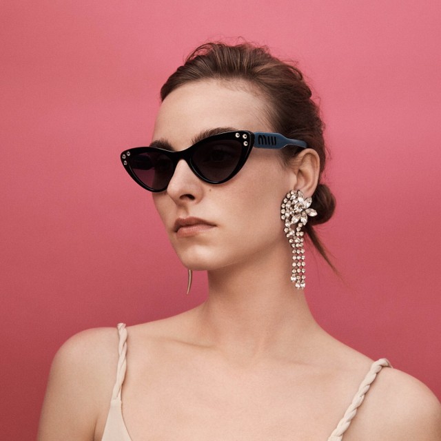 Sunglass Hut-5: Miu Miu (Foto: Instagram @sunglasshut)