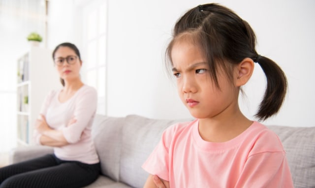 Ilustrasi Orang Tua Membandingkan Anak dengan Anak Lain. Foto: Shutterstock