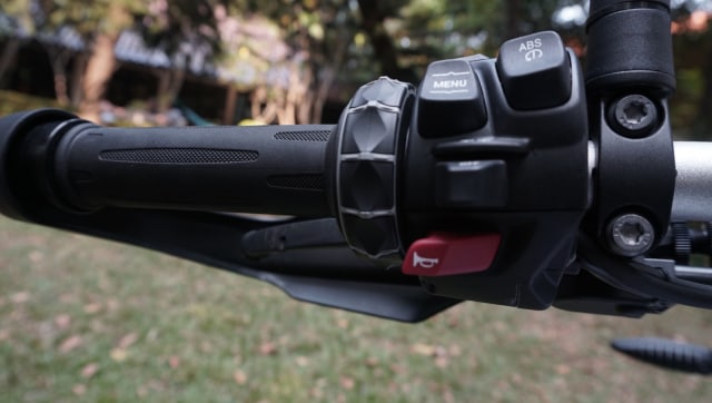 Analog pengaturan panel instrumen BMW F 850 GS. (Foto: Fitra Andrianto/kumparan)
