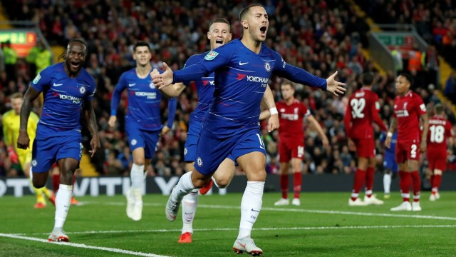 Hazard merayakan gol ke gawang Liverpool pada ajang Piala Liga. (Foto: Reuters/Lee Smith)