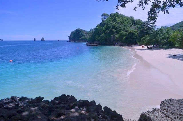 Pantai Tiga Warna, Malang (Foto: instagram/@pantaitigawarna)