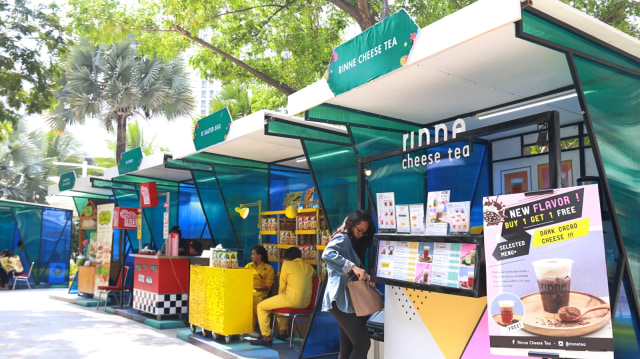 Booth makanan di Local Taste 'Picnic Over Tribeca', Central Park Mall, Jumat (28/9/2018). (Foto: Eny Immanuella Gloria)