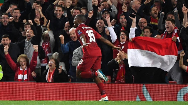 Daniel Sturridge melakukan selebrasi setelah mencetak gol dalam laga Chelsea vs Liverpool. (Foto: Paul Ellis/AFP)