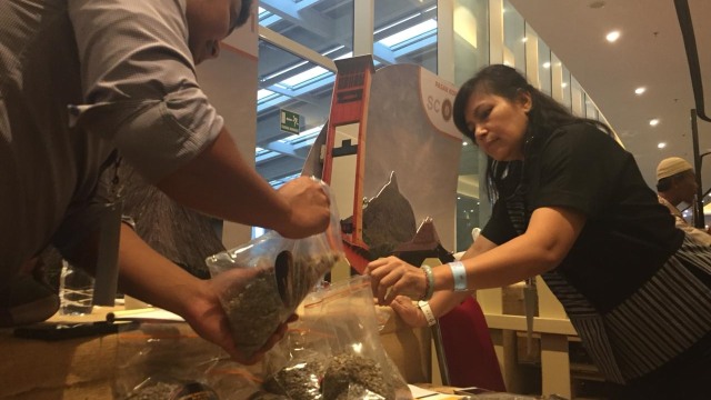 Petani Kopi Lintong Nihuta Sumatera Utara di Mandiri Jakarta Coffe Week 2018, di PIK Boulevard, Jakarta Utara, Jumat (28/9). (Foto: Nurul Nur Azizah/kumparan)