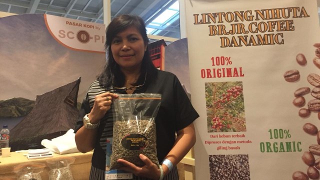 Petani Kopi Lintong Nihuta Sumatera Utara di Mandiri Jakarta Coffe Week 2018, di PIK Boulevard, Jakarta Utara, Jumat (28/9). (Foto: Nurul Nur Azizah/kumparan)
