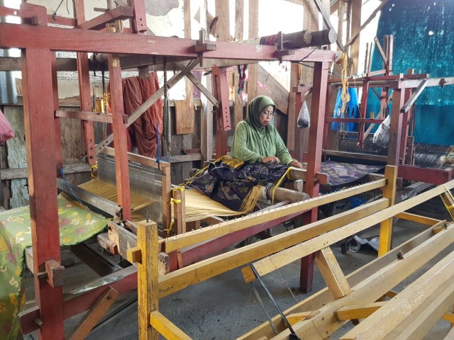 Proses pembuatan Tenun Donggala (Foto: dok. Didiet Maulana)