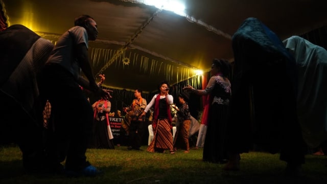 Ronggeng Gunung Dalam Terpaan Angin Perubahan (1)