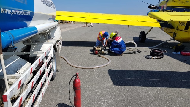 Pertamina kerahkan Air Tractor bawa 4.000 liter Solar ke Palu, Senin (1/10/2018). (Foto:  Dok. Pertamina)