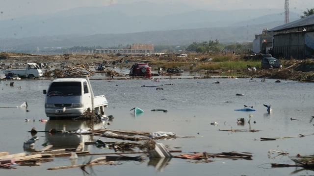 Genangan air di Pesisir Talise yang hancur akibat gempa bumi dan Tsunami, Palu, Sulawesi Tengah. (Foto: Jamal Ramadhan/kumparan)