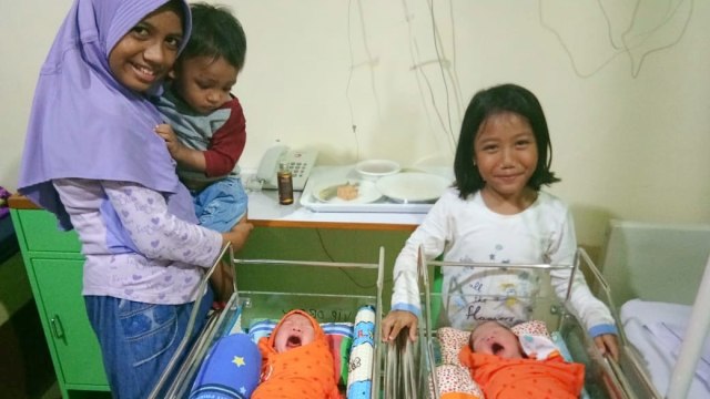 Kelima anak Menzy dan Chitra, warga terdampak gempa Palu - Donggala. (Foto: Dok. Menzy Ganofa)