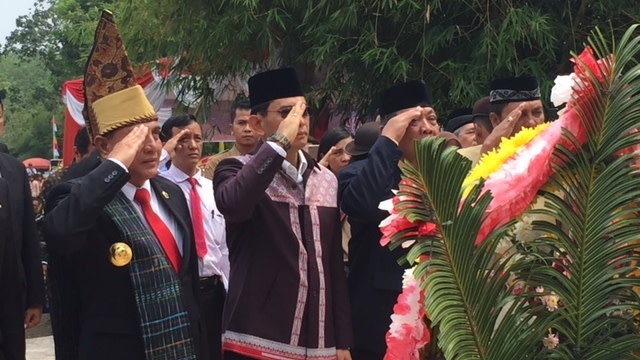 Warga Simalungun Peringati Hari Kesaktian Pancasila di lokasi Pembunuhan Letda Sujono.
(Foto: Ade Nurhaliza/kumparan)