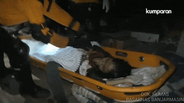 Nurul, korban Gempa Palu yang selamat setelah 3 hari terkubur reruntuhan. (Foto: Dok. Humas Basarnas Banjarmasin)