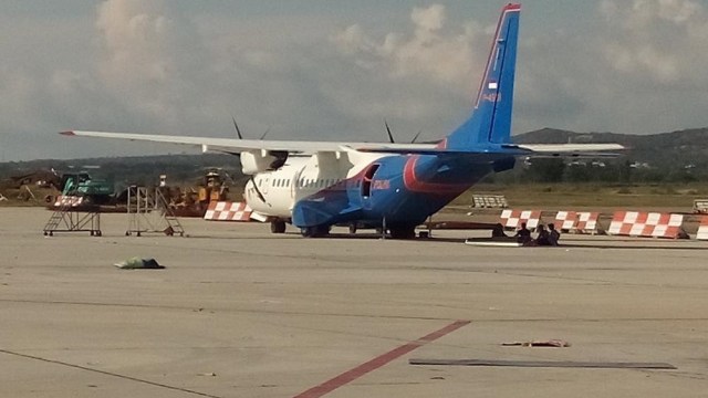 Pesawat dan Helikopter PTDI membantu mengangkut ketersediaan logistik ke Palu dan Donggala. (Foto: Instagram @officialptdi)