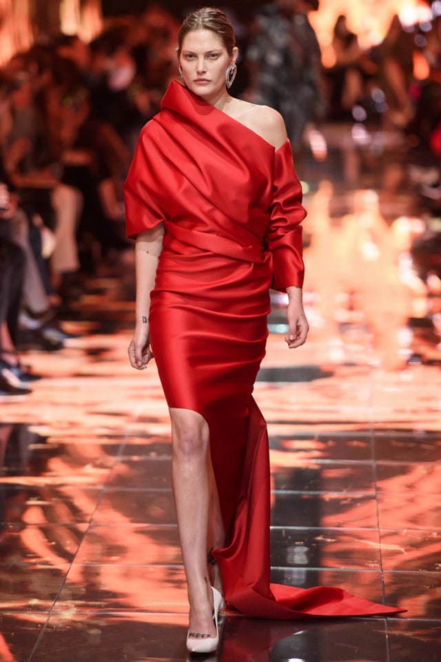 Lupakan Streetwear! 3 Desainer di Paris Fashion Week Ini Hadirkan Gaya Klasik yang Elegan Secara Modern (3)