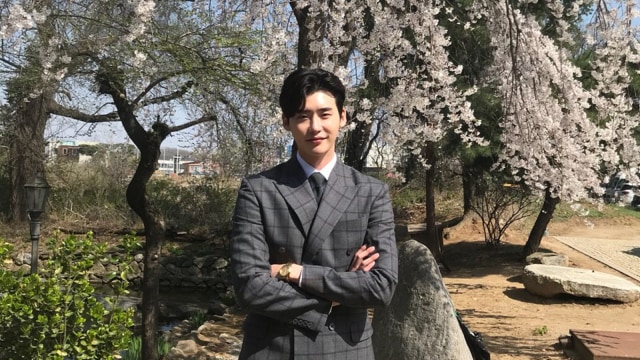 Lee Jong Suk  (Foto: Instagram @jongsuk0206)