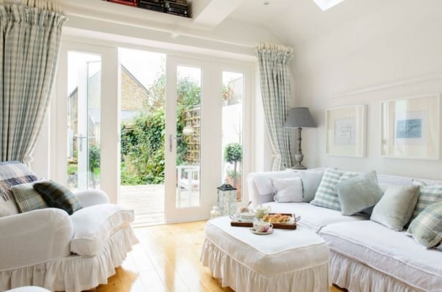 Sangat Elegan, Ini Dia 7 Dekorasi Ruangan Feminin yang Gaya (1)