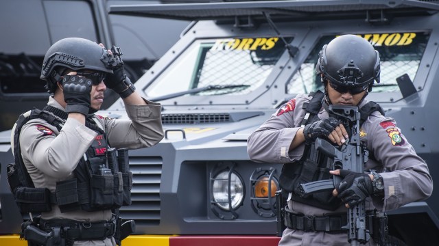Personel Korps Brimob.  Foto: ANTARA FOTO/Aprillio Akbar