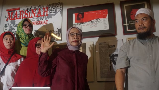 Konferensi Pers Ratna Sarumpaet (dua kanan) di Jln. Kampung Melayu Kecil Jakarta Selatan, Rabu (3/10). (Foto: Irfan Adi Saputra/kumparan)