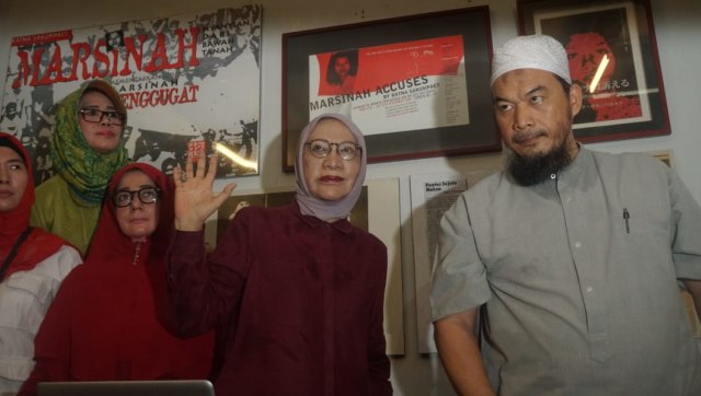 Konferensi pers Ratna Sarumpaet (dua kanan) terkait kebohongannya, Rabu (3/10/2018). (Foto: Irfan Adi Saputra/kumparan)